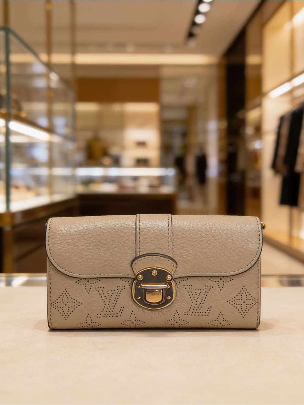 🤍 Louis Vuitton Amelia Mahina Leather Wallet